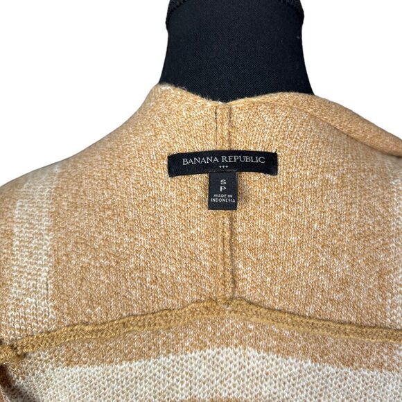 Banana Republic Open-Front Cardigan in Camel and Cream Plaid, Soft & Cozy - Picture 6 of 8